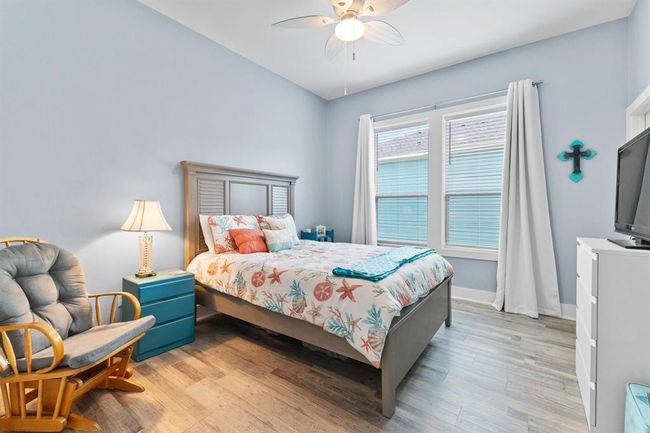 4111 Isla Del Sol, House other with 3 bedrooms, 2 bathrooms and 1 parking in Galveston TX | Image 9