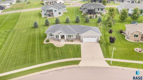 8400 E Willow Wood St, Sioux Falls, SD, 57110-7660 | Card Image