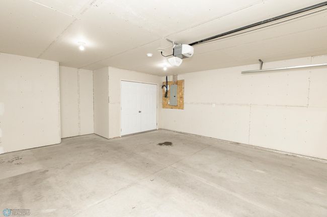 Garage | Image 38