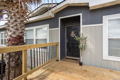 510 Cedar St, Jourdanton, TX, 78026-2719 | Card Image