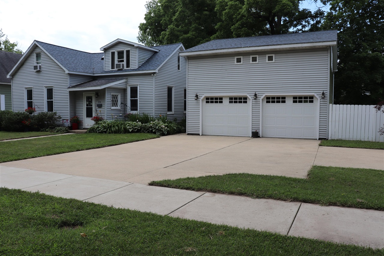Lagrange St, South Haven, MI 49090