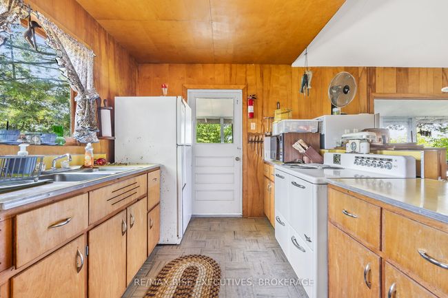 1326 Ridge Lane, House other with 2 bedrooms, 1 bathrooms and 2 parking in Seeleys Bay ON | Image 12