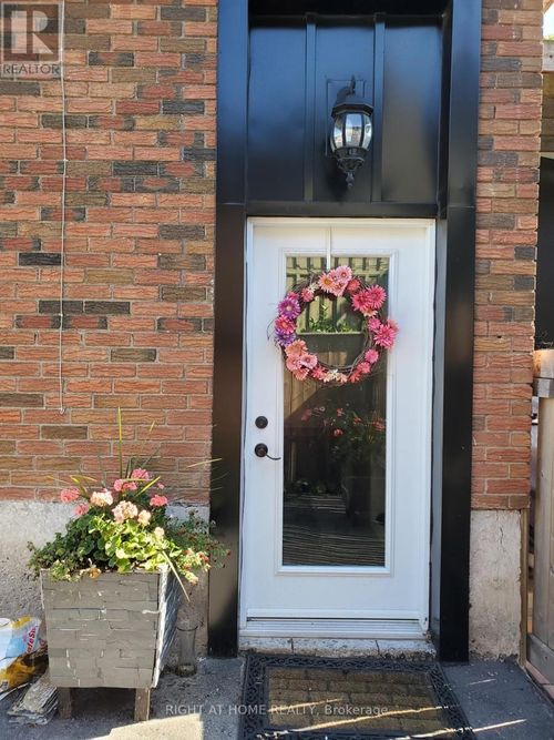 214 Kent Street, Whitby (Downtown Whitby), ON, L1N4Y3 | Card Image