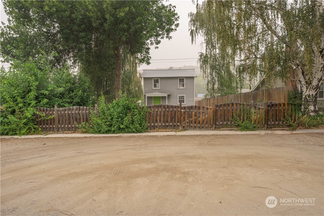 Nixon Ave, Chelan, WA 98816