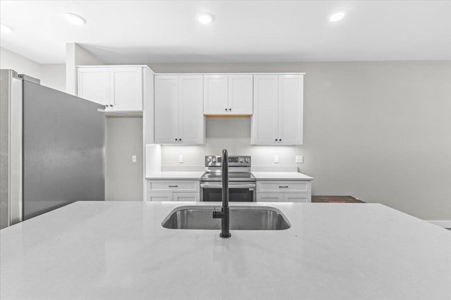 27 Gardner Lane, Condo with 2 bedrooms, 3 bathrooms and null parking in Waterbury VT | Image 5