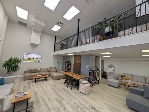 c-1571 The Queensway, Etobicoke, ON, M8Z1T8 | Card Image