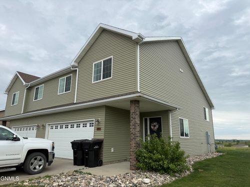 417 8th St Nw, Watford City, ND, 58854-3043 | Card Image