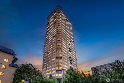 5c-1301 Spring Street, Seattle, WA, 98104 | Card Image