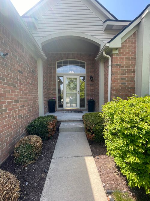 6181 Warwick Dr, Commerce Township, MI, 48382-5102 | Card Image