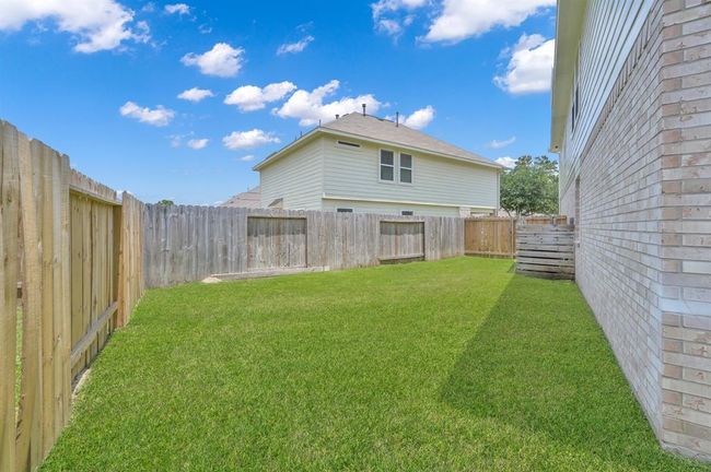Side of the house, Back Yard. | Image 39