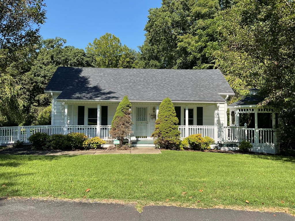 Anna Way, Mount Airy, NC 27030