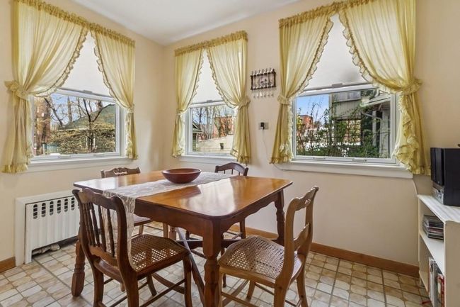 breakfast room | Image 15
