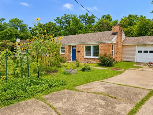 111 E Austin St, Bolivar, MO, 65613-2415 | Card Image