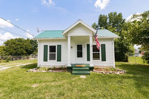 104 Charlton St, White Bluff, TN, 37187-4825 | Card Image