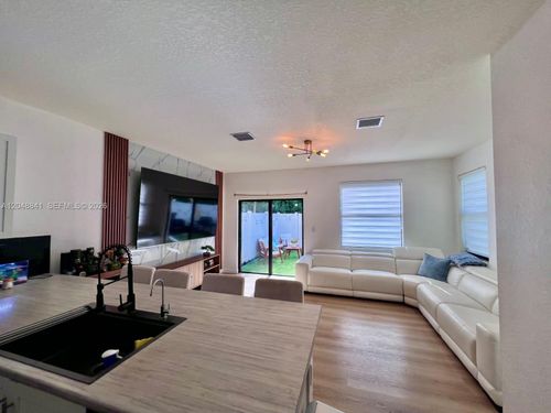 10939 W 32nd Ln, Hialeah, FL, 33018-2184 | Card Image