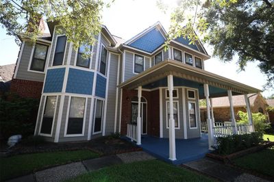 Beautiful Front Porch | Image 2