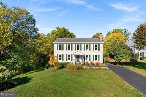 20017 Great Falls Forest Dr, GREAT FALLS, VA, 22066-4211 | Card Image