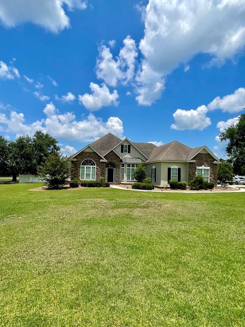 713 Pall Mall Pl, Nashville, GA, 31639-2040 | Card Image