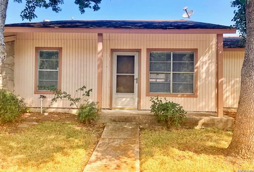 18-1051 Country Club Dr, Seguin, TX, 78155-7130 | Card Image