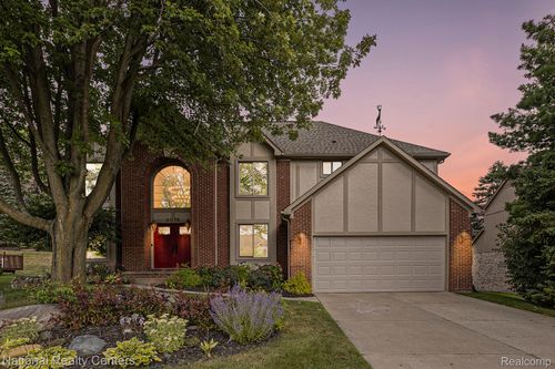 2076 Reagan Dr, Rochester Hills, MI, 48309-2978 | Card Image