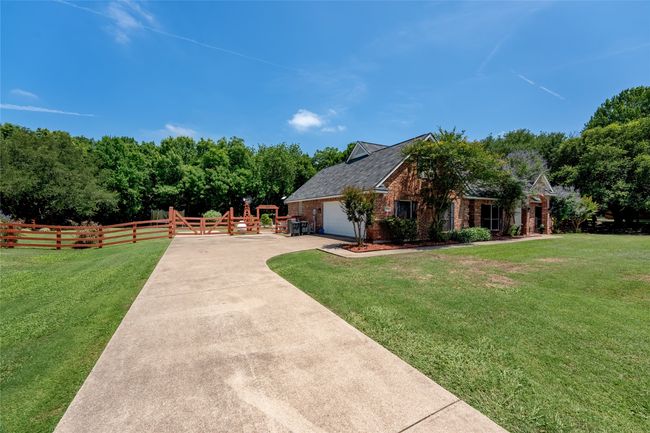 4710 Ashley Cir, House other with 4 bedrooms, 2 bathrooms and null parking in Midlothian TX | Image 4