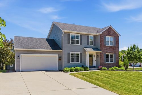 1192 Iris Ln, Grafton, WI, 53024-9626 | Card Image