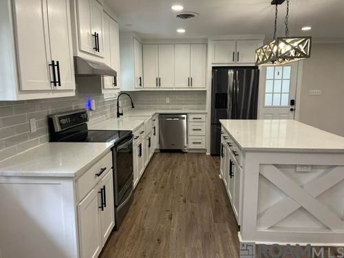 375 Sherwood Forest Blvd, Baton Rouge, LA, 70815-5145 | Card Image