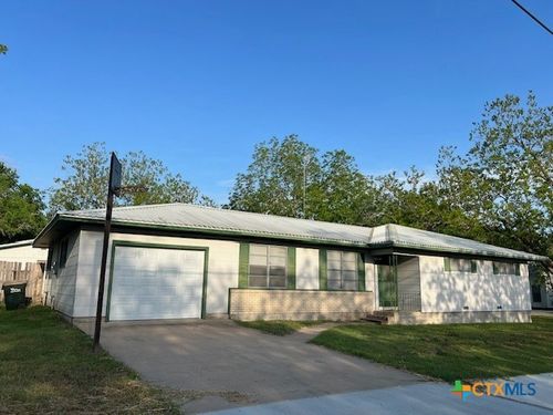 725 S Pecan, Moulton, TX, 77975-4923 | Card Image