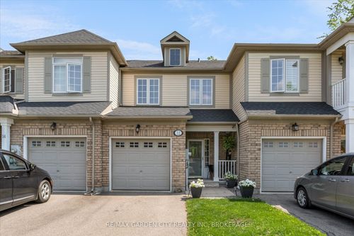 12 Chloe St, Saint Catharines, ON, L2P0A6 | Card Image