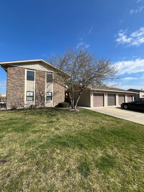 unit-b-5820 Wilshire Ct, Hanover Park, IL, 60133-0935 | Card Image