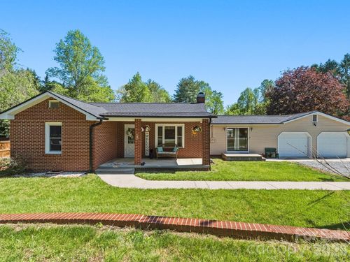 318 Resort St, Hendersonville, NC, 28792-6348 | Card Image