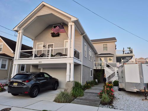 424 W Andrews Ave, Wildwood, NJ, 08260-1612 | Card Image