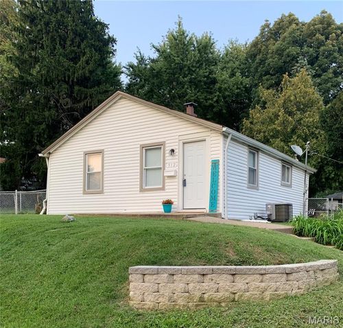 312 Superior Dr, Ferguson, MO, 63135-2029 | Card Image