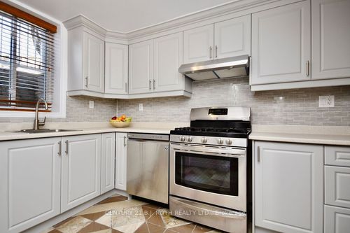 42 Mcveigh Dr, Barrie, ON, L4N7E3 | Card Image