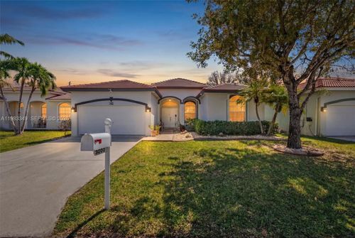 3090 Se 7th Pl, Homestead, FL, 33033-5299 | Card Image