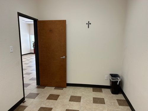 200-1905 Bedford Rd, Bedford, TX, 76021-5729 | Card Image