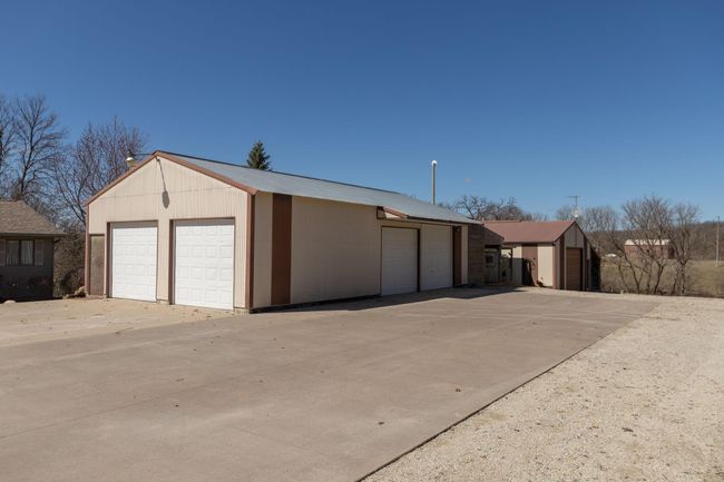 4 Car Garage | Image 64