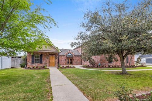 4329 Edgewater Dr, Lake Charles, LA, 70605-7739 | Card Image