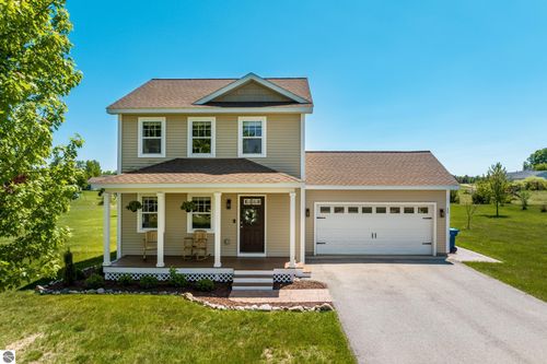 338 Kratky Dr, Traverse City, MI, 49696-1181 | Card Image