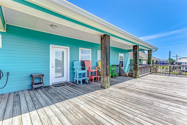 978 Seadrift Dr, House other with 3 bedrooms, 2 bathrooms and null parking in Crystal Beach TX | Image 9