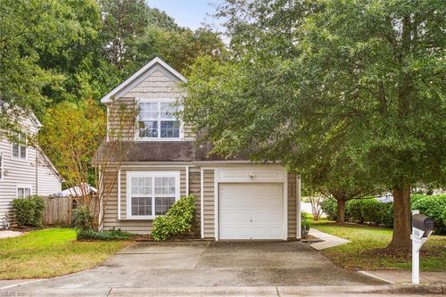 100 Kevin Ct, Yorktown, VA, 23692-5706 | Card Image