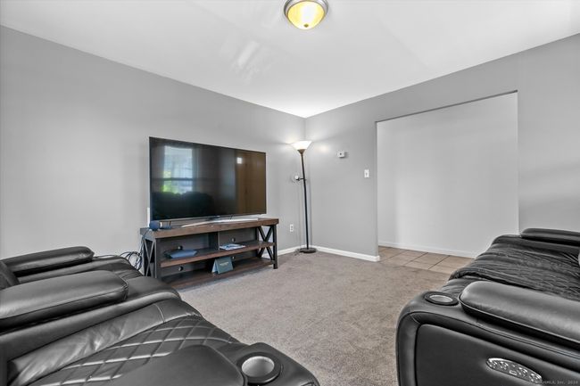 69 West St, Home with 5 bedrooms, 3 bathrooms and 2 parking in New London CT | Image 12