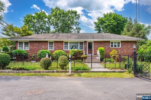 27 Colville Rd, Wayne, NJ, 07470-6308 | Card Image