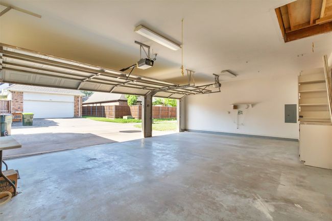 3 Car Garage with Lift | Image 27