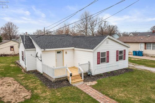 214 Linden St, Port Clinton, OH, 43452-1322 | Card Image