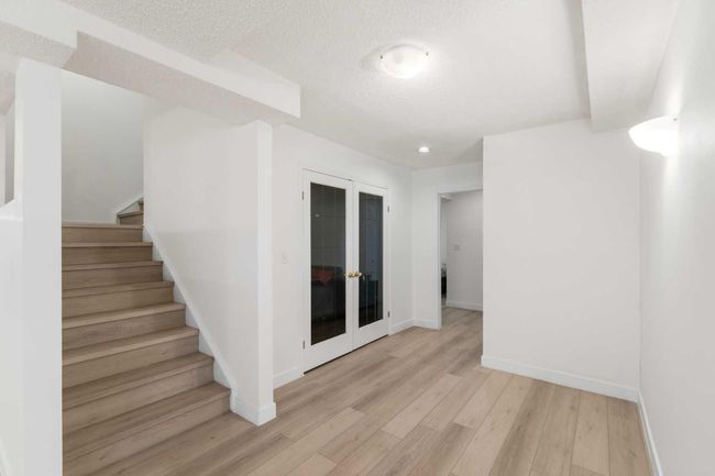 919 Shawnee Dr Sw, House other with 5 bedrooms, 4 bathrooms and 4 parking in Calgary AB | Image 33
