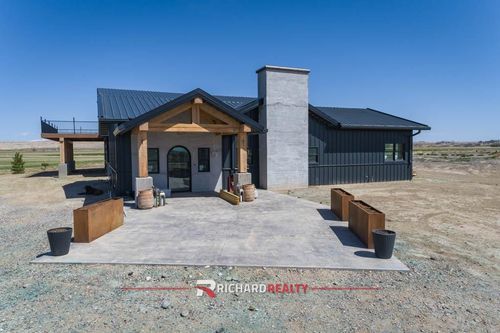 835 N Road 11, Worland, WY, 82401-9517 | Card Image