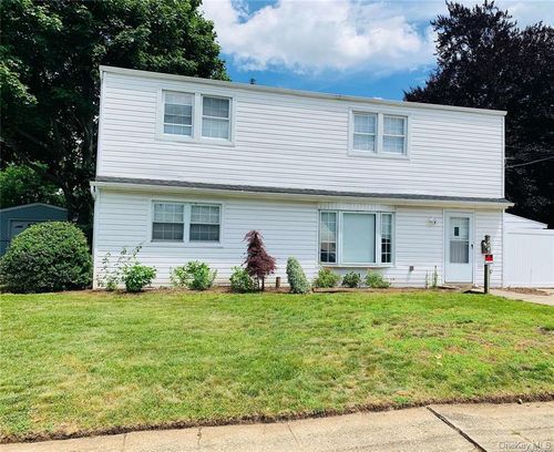 23 Ginny Ln, Bethpage, NY, 11714-5905 | Card Image