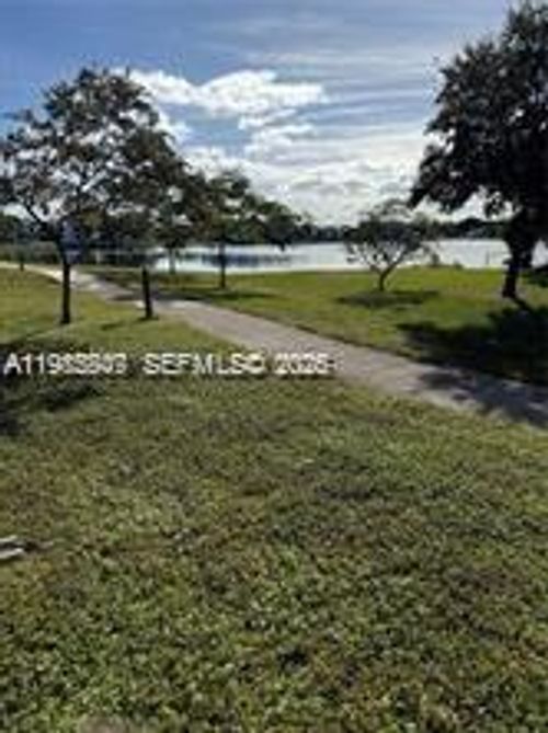 apt-205-2828 Casita Way, Delray Beach, FL, 33445-4592 | Card Image