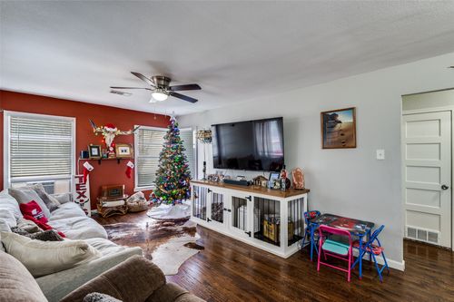 606 Tamara Ln, Grand Prairie, TX, 75051-1828 | Card Image